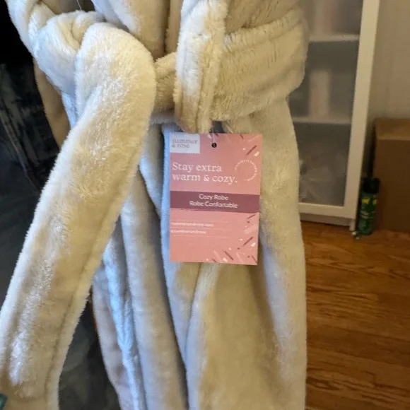 Summer & Rose Cream Robe - Picture 4 of 5